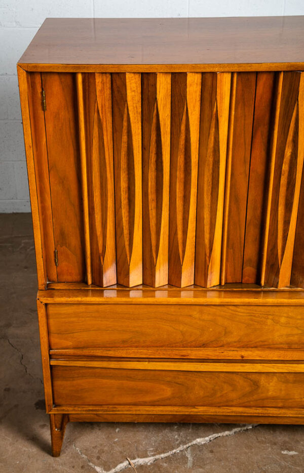 Mid Century Modern Dresser Highboy 5 Drawer Thomasville Sculpted Walnut Broyhill - Image 12