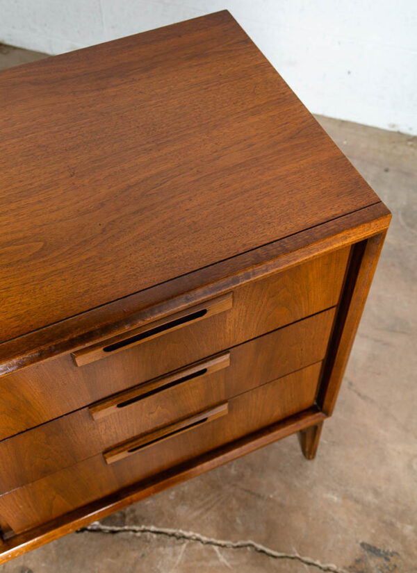 Mid Century Modern Dresser Credenza Walnut United Furniture 9 Drawer Vintage NM - Image 10