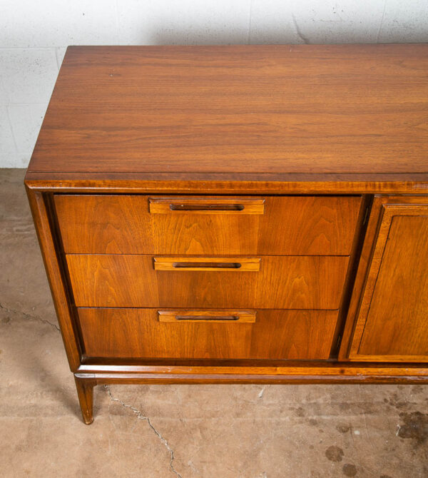 Mid Century Modern Dresser Credenza Walnut United Furniture 9 Drawer Vintage NM - Image 7