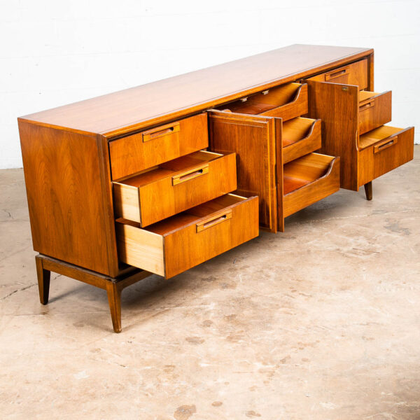 Mid Century Modern Dresser Credenza Walnut United Furniture 9 Drawer Vintage NM - Image 3