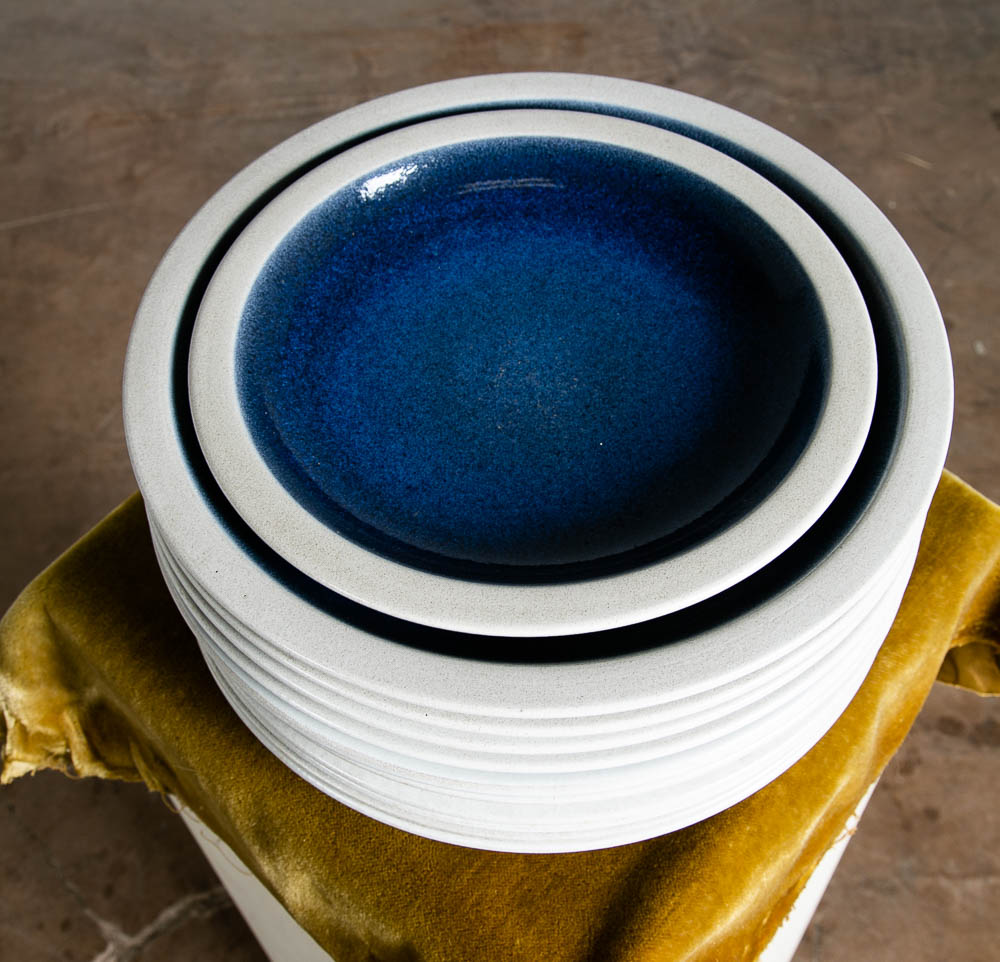 Mid Century Modern 15 Plate Set Ceramics Edith Heath Dinner Blue Rim Moonstone - Image 7