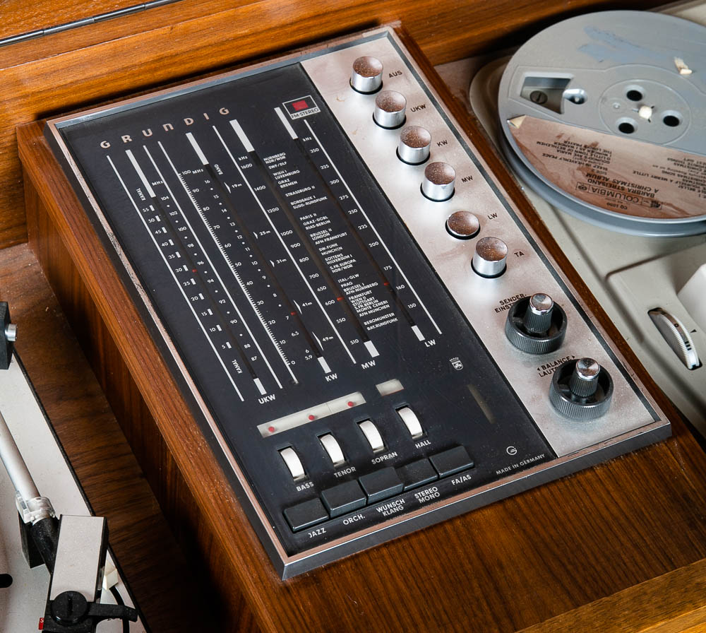 Mid Century Danish Modern Stereo Console Grundig Teak Record Player Radio Hifi - Image 7