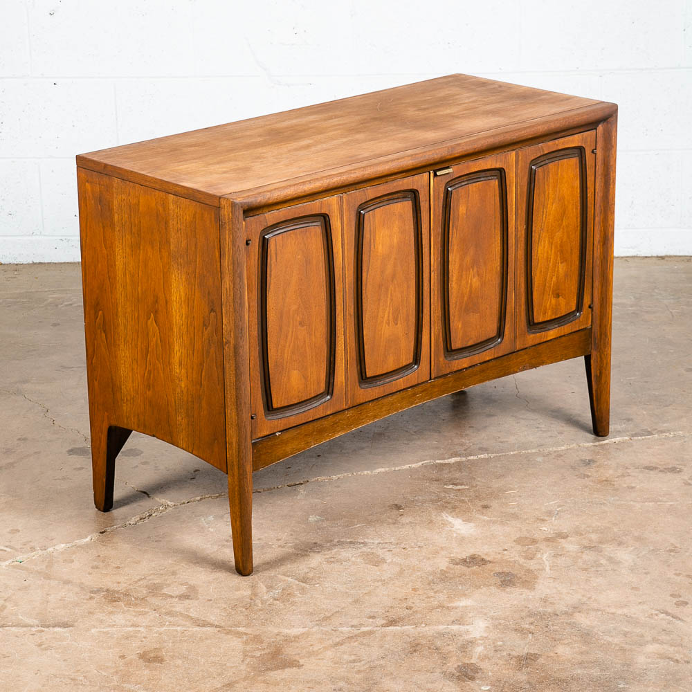 Mid Century Modern Compact Credenza Cabinet Entry Walnut Doors Broyhill Emphasis - Image 6