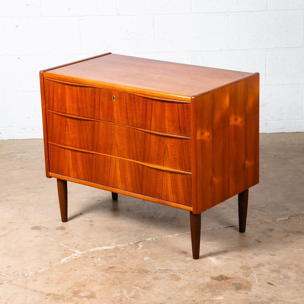 Mid Century Danish Modern Chest Drawers Dresser 3 drawer Teak Wood Denmark Table