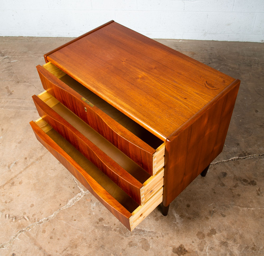 Mid Century Danish Modern Chest Drawers Dresser 3 drawer Teak Wood Denmark Table - Image 3