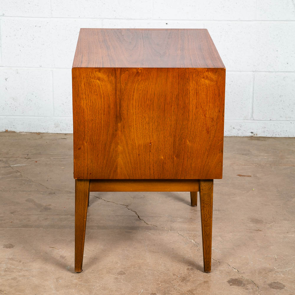 Mid Century Modern Nightstand End Side Table Walnut 2 Drawer American Vintage NM - Image 5