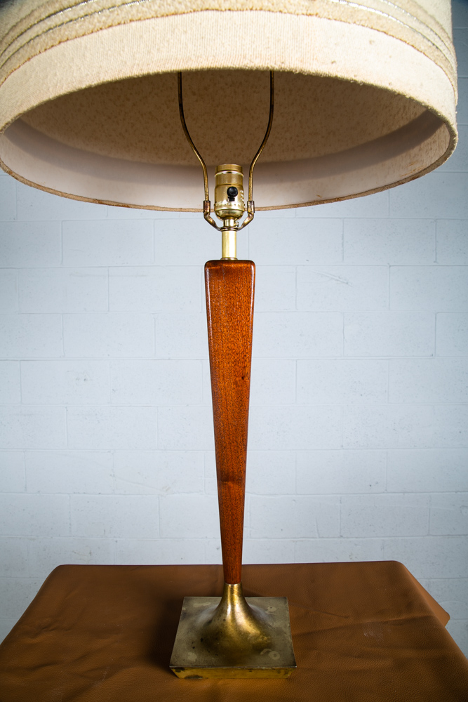 Mid Century Modern Lamp Set Table Light lighting Sculpted Walnut Brass Pair Set - Image 7