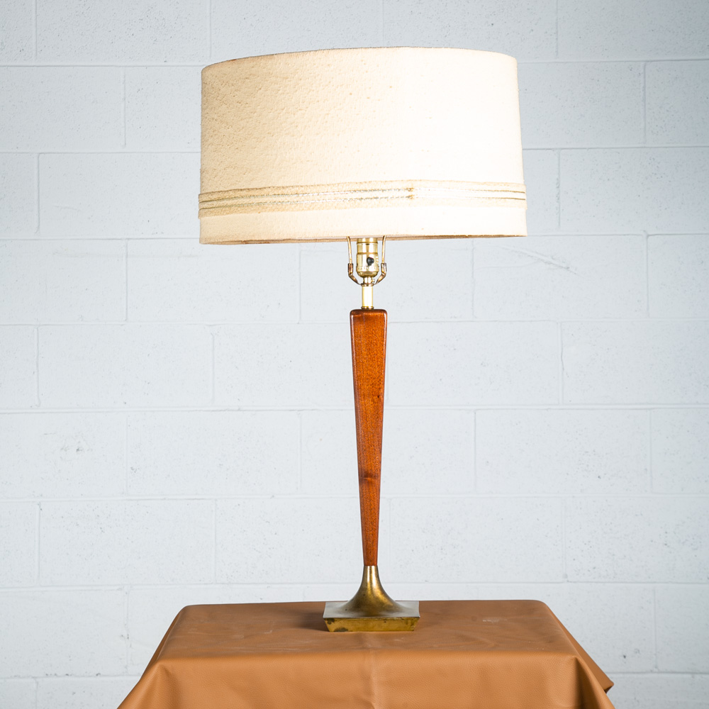 Mid Century Modern Lamp Set Table Light lighting Sculpted Walnut Brass Pair Set - Image 3