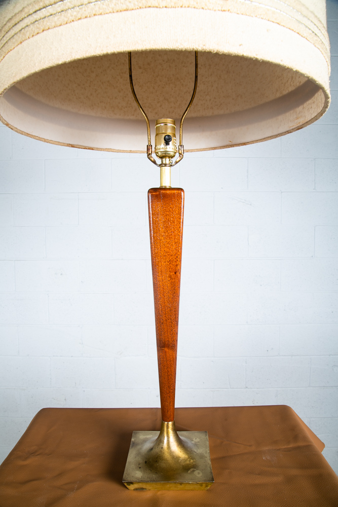 Mid Century Modern Lamp Set Table Light lighting Sculpted Walnut Brass Pair Set - Image 9