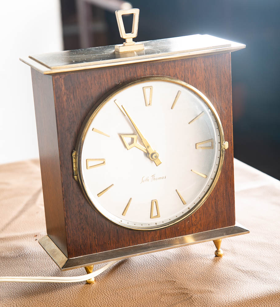 Mid Century Modern Clock Mantle Brass Wood Case Seth Thomas Electric Working VG - Image 2