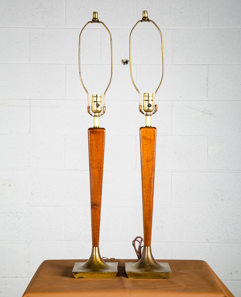 Mid Century Modern Lamp Set Table Light lighting Sculpted Walnut Brass Pair Set - Image 2