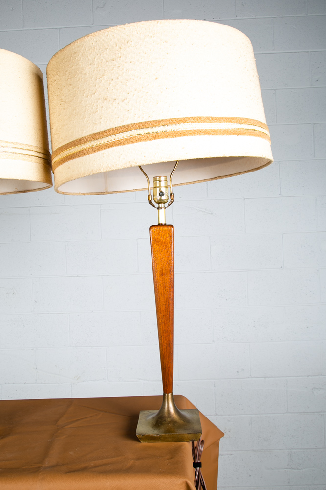 Mid Century Modern Lamp Set Table Light lighting Sculpted Walnut Brass Pair Set - Image 10