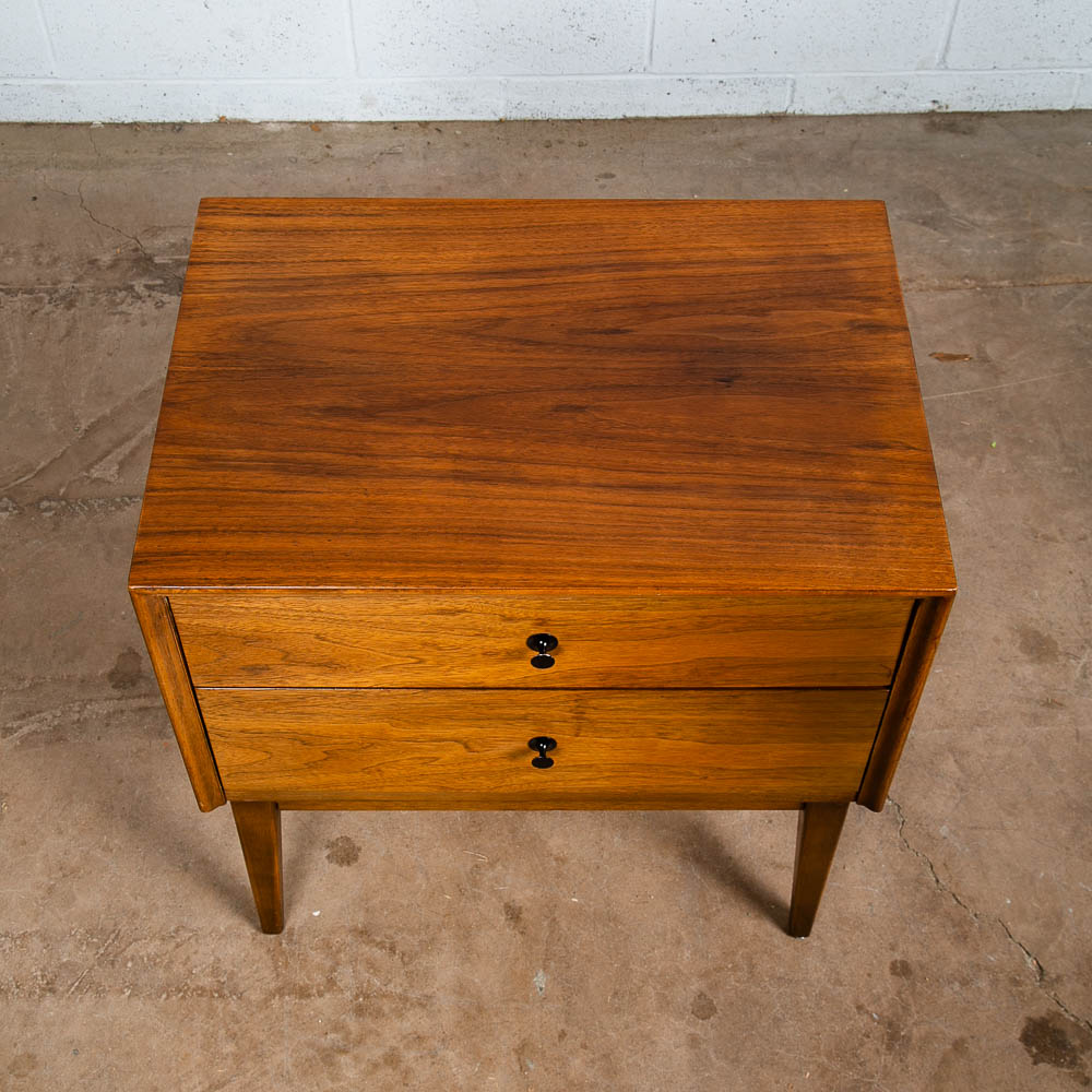 Mid Century Modern Nightstand End Side Table Walnut 2 Drawer American Vintage NM - Image 4