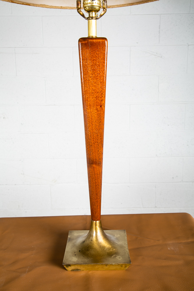 Mid Century Modern Lamp Set Table Light lighting Sculpted Walnut Brass Pair Set - Image 4
