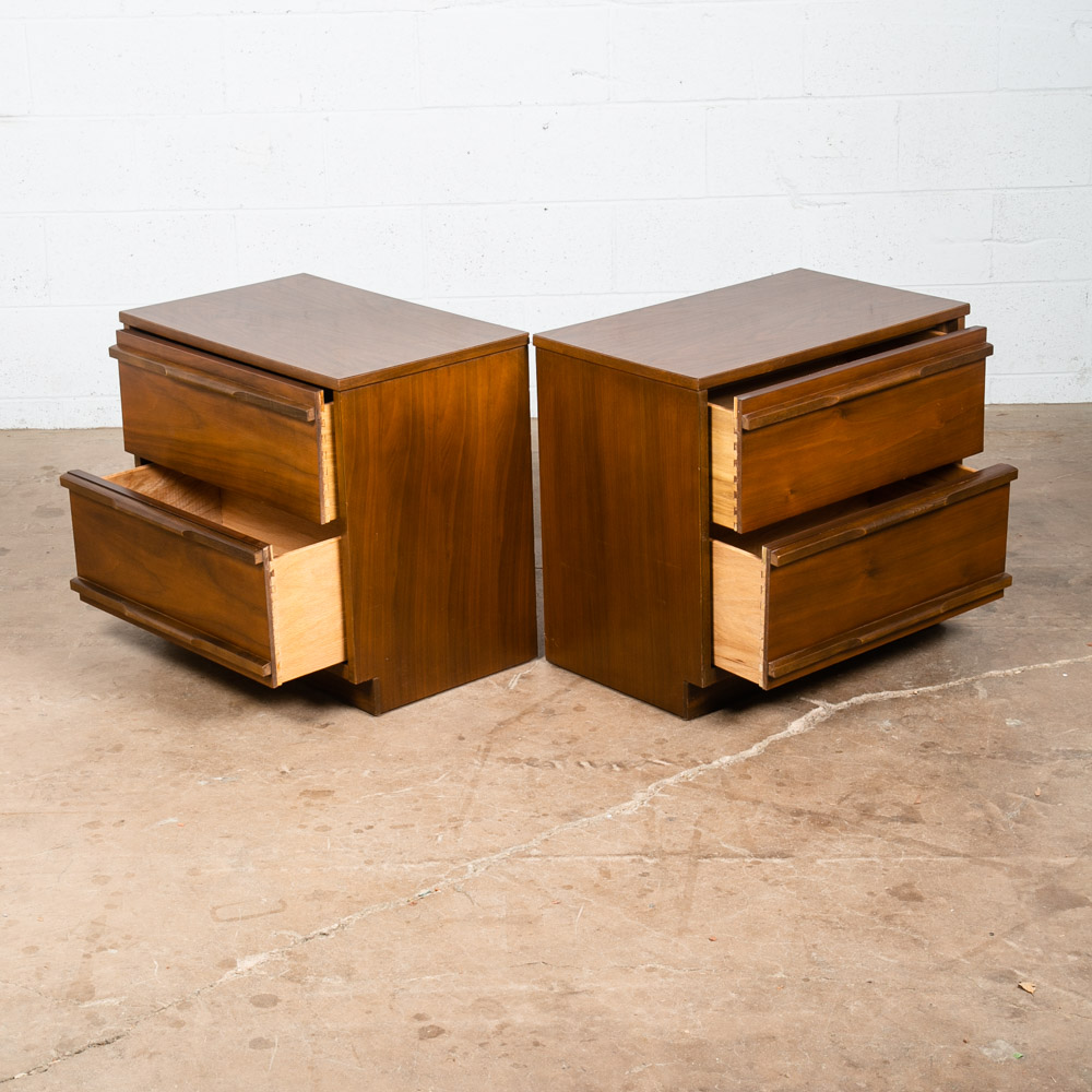 Mid Century Modern Nightstand Set Pair End Table 2 Drawer Walnut Mcm Vintage Two - Image 4