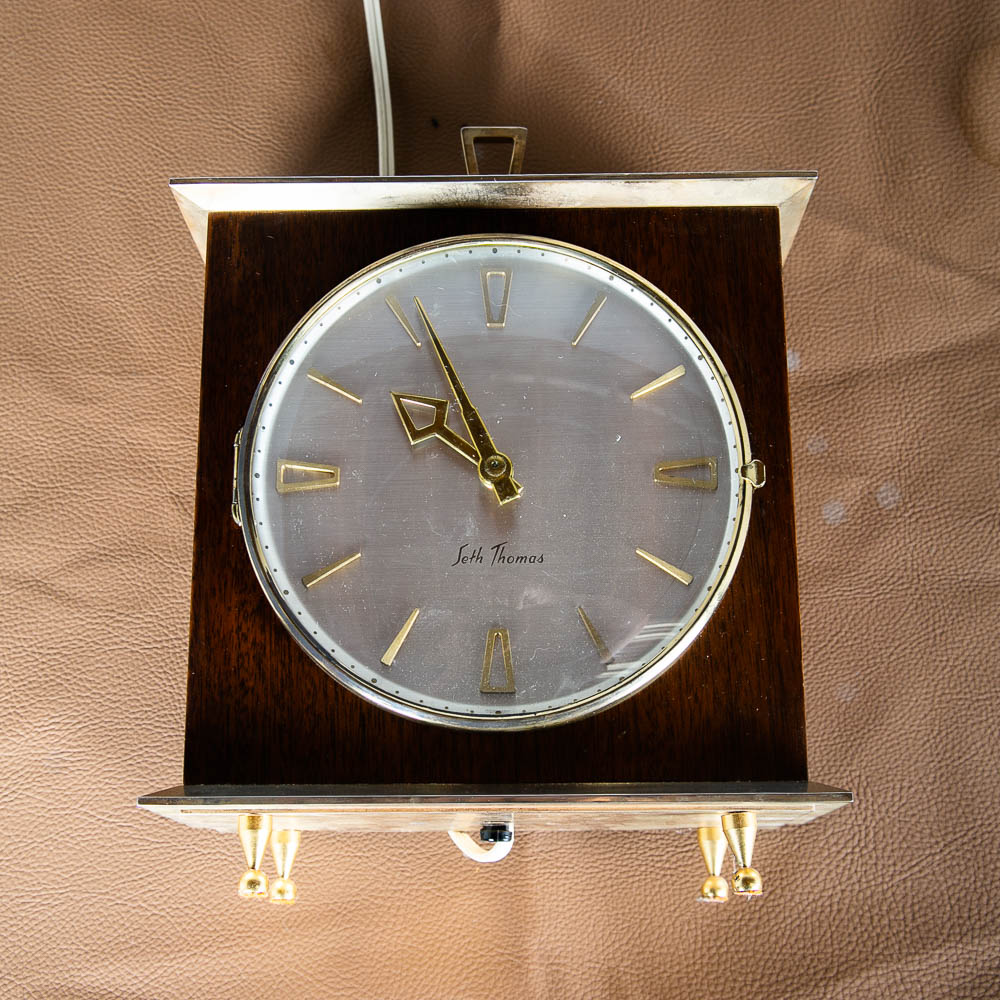 Mid Century Modern Clock Mantle Brass Wood Case Seth Thomas Electric Working VG - Image 4