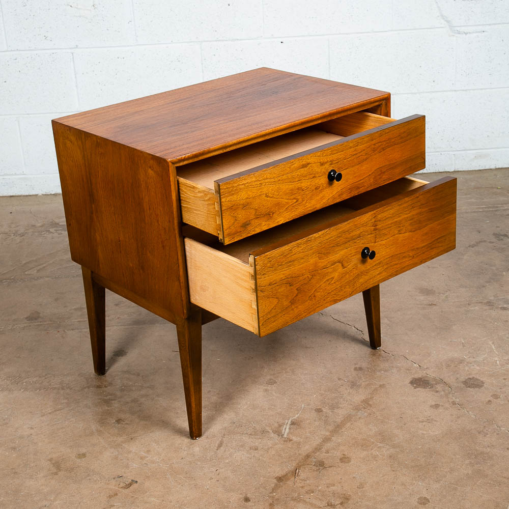 Mid Century Modern Nightstand End Side Table Walnut 2 Drawer American Vintage NM - Image 3