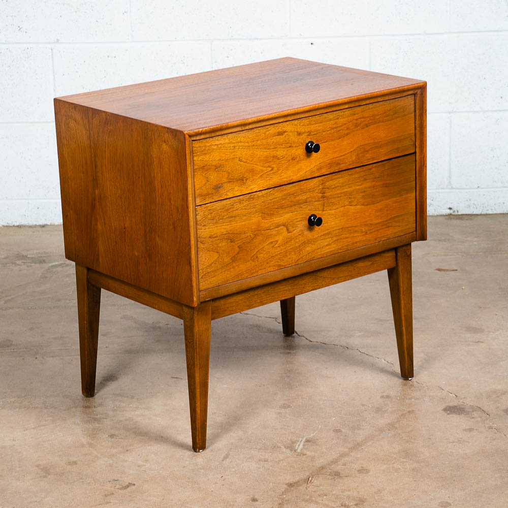 Mid Century Modern Nightstand End Side Table Walnut 2 Drawer American Vintage NM
