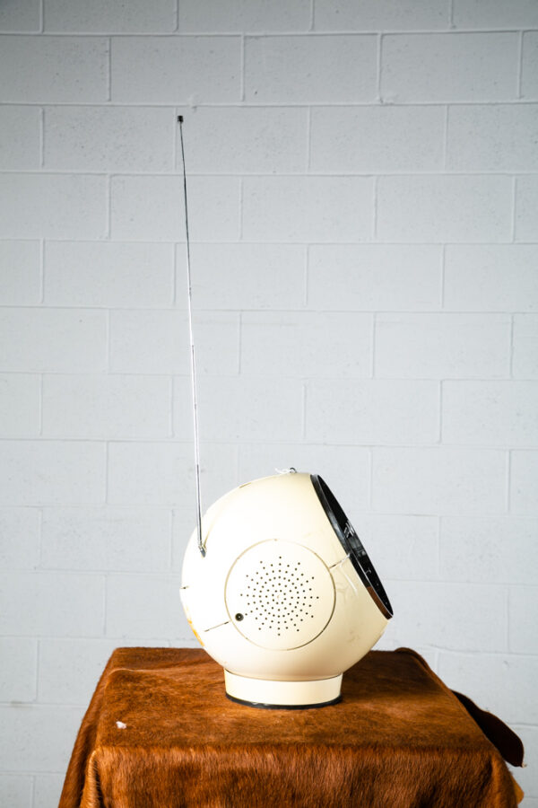 Mid Century Modern Weltron 2001 Space Ball Retro AM/FM Radio Stereo 8Track White - Image 2