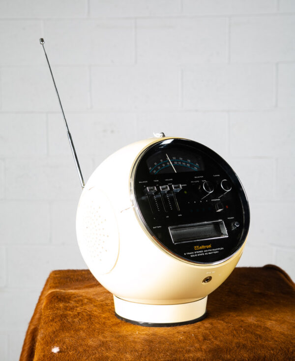 Mid Century Modern Weltron 2001 Space Ball Retro AM/FM Radio Stereo 8Track White