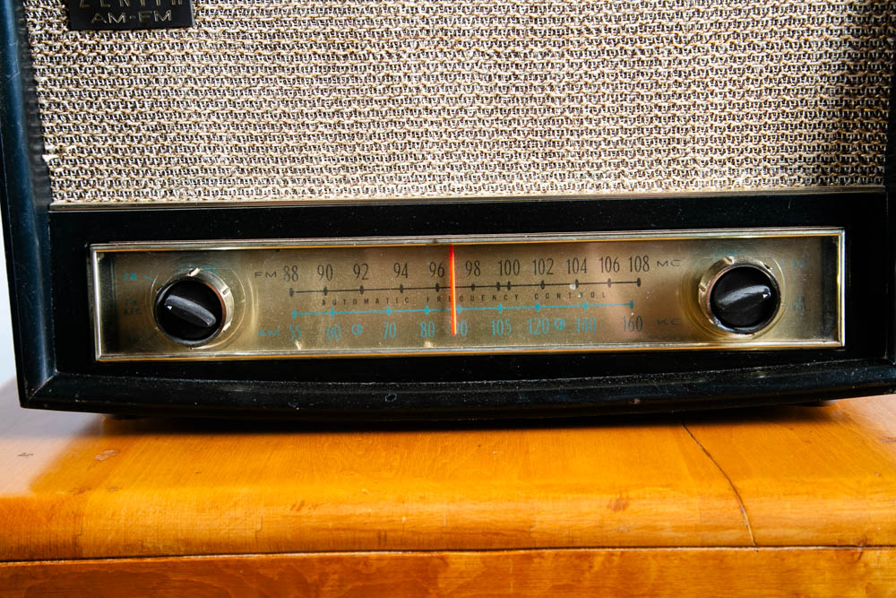 Mid Century Modern Radio Hifi Zenith Black Wood 2 Knobs Tube Vintage AM/FM Parts - Image 7