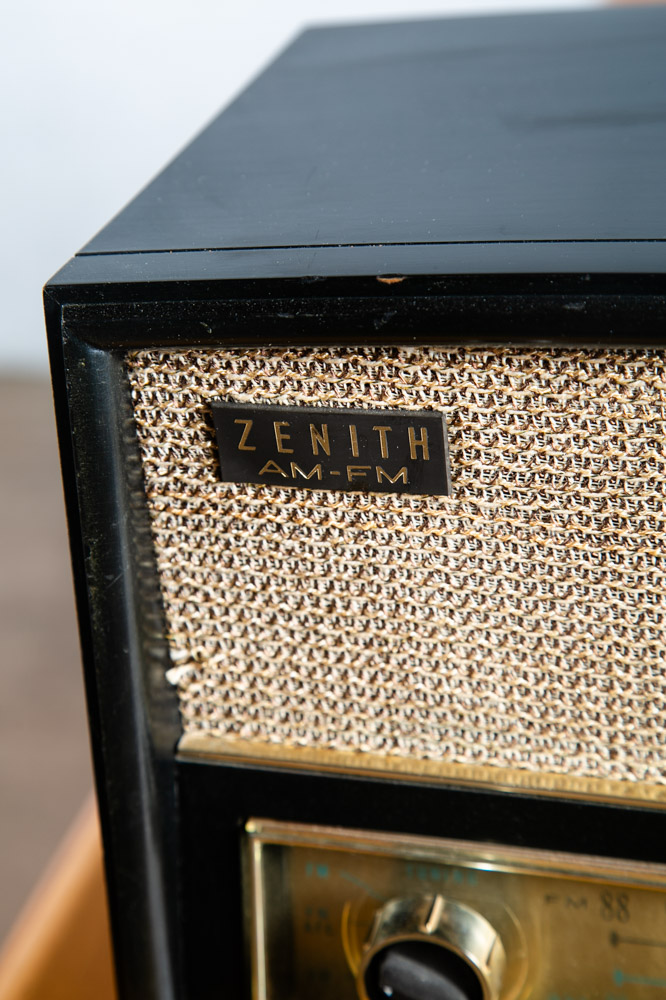 Mid Century Modern Radio Hifi Zenith Black Wood 2 Knobs Tube Vintage AM/FM Parts - Image 4