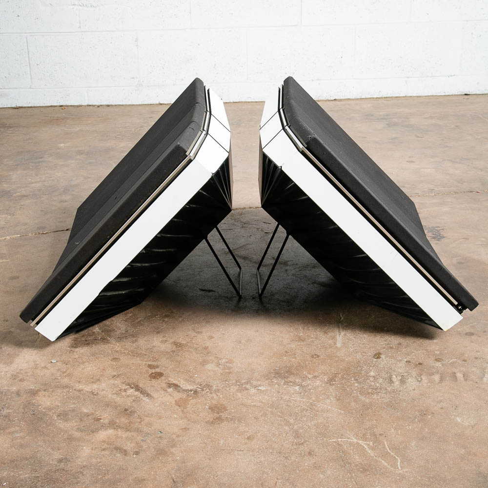 Mid Century Modern Speakers Set White Bang & Olufsen 6513 B&O Corner Stand #6513