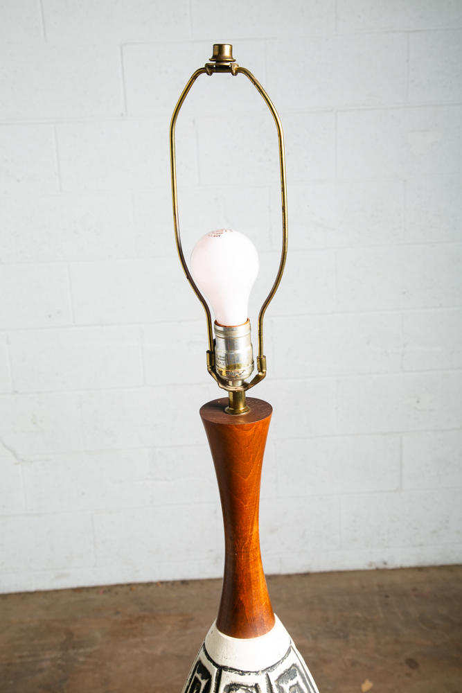 Mid Century Modern Table Lamp Abstract Ceramic Pottery White Black Round Wood - Image 8