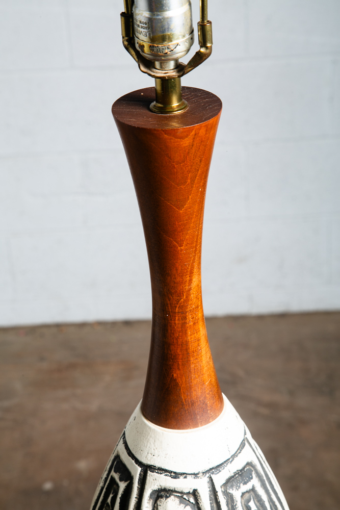 Mid Century Modern Table Lamp Abstract Ceramic Pottery White Black Round Wood - Image 6