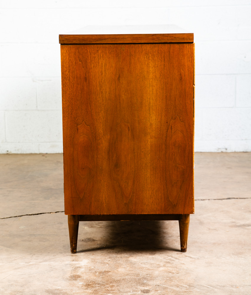 Mid Century Modern Credenza Dresser Cabinet Walnut Vintage Mcm American Bassett - Image 4
