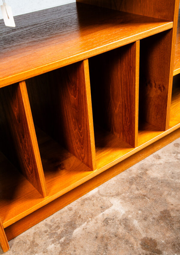 Mid Century Danish Modern Cabinet Credenza Teak Media Sideboard Audio Low LP Hifi - Image 8