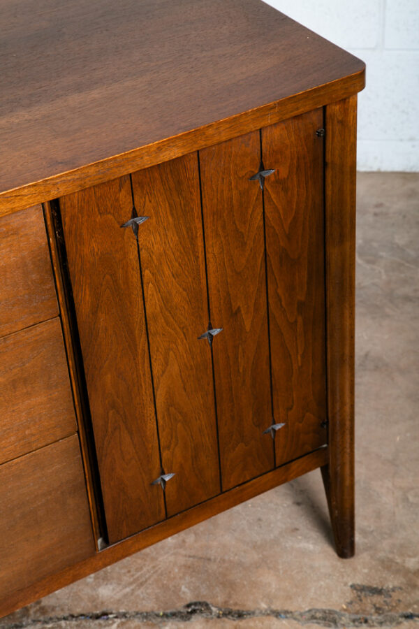 Mid Century Modern Credenza Cabinet Broyhill Saga Wide 3 Drawer Walnut Solid Mcm - Image 7