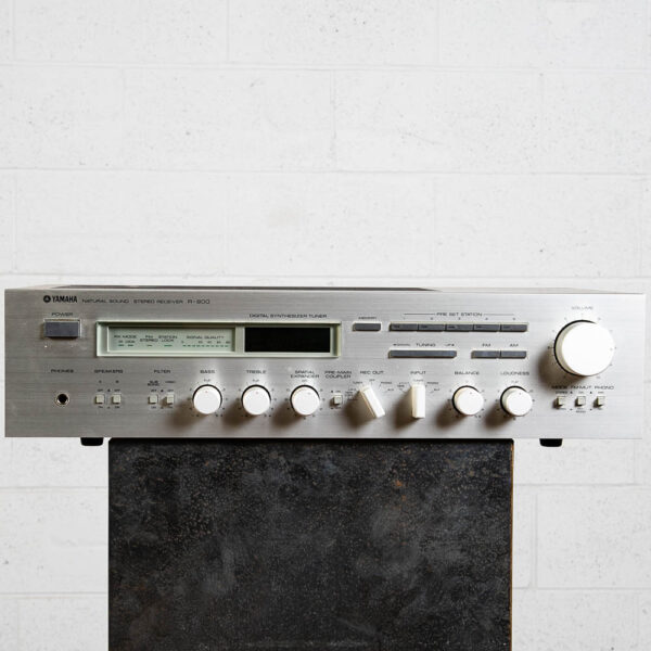 Yamaha Receiver Natural Sound R-900 Stereo Receiver Amp Silver Rosewood Paneling