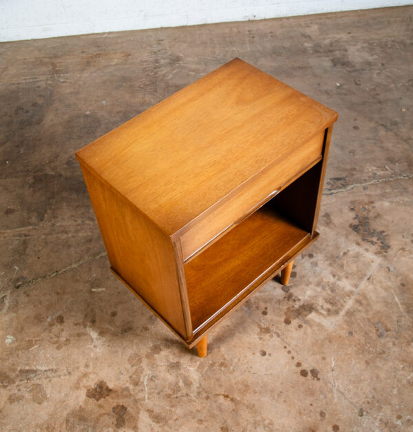 Mid Century Modern Nightstand End Side Table Broyhill Walnut Drawer Vintage Mint - Image 4