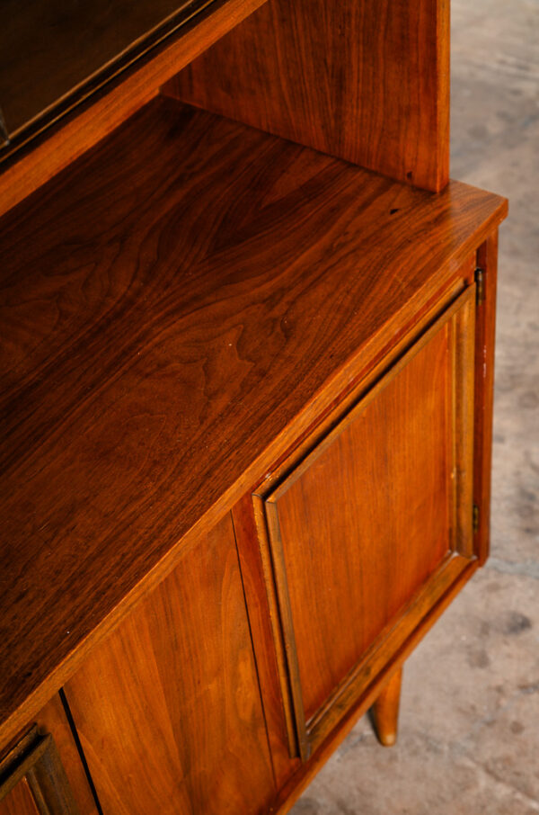 Mid Century Modern China Cabinet Hutch Cabinet Glass Display Compact Walnut Mcm - Image 7