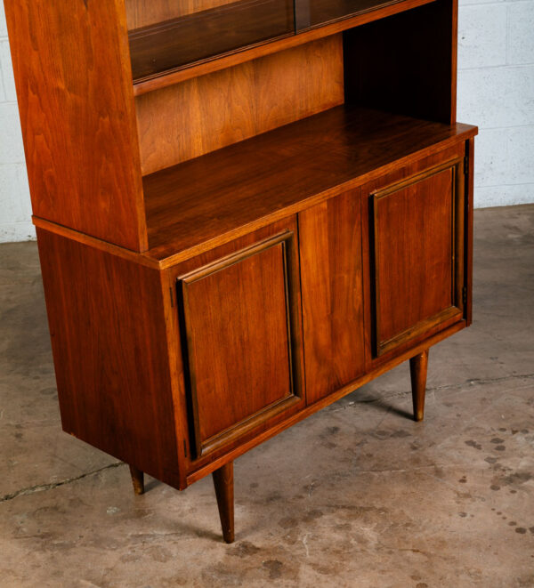 Mid Century Modern China Cabinet Hutch Cabinet Glass Display Compact Walnut Mcm - Image 10
