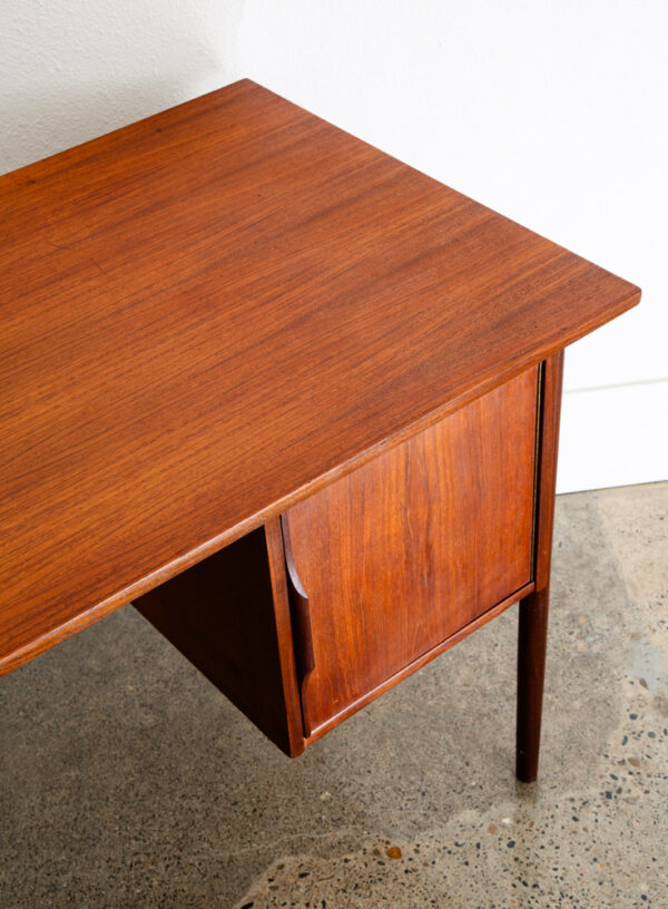 Mid Century Danish Modern Desk Executive Teak 3 Drawer Floating Lock Cabinet Mcm - Image 11