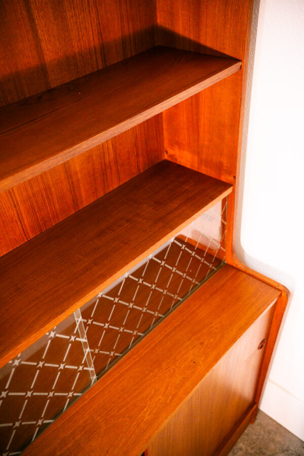 Mid Century Danish Modern Credenza Bookshelf Cabinet Teak Shelves Glass Doors NM - Image 4