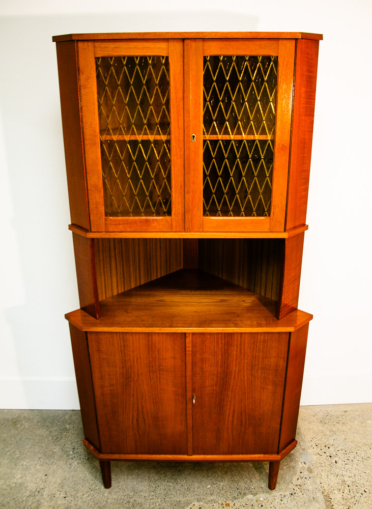 Mid Century Danish Modern Corner Cabinet Teak Wood Bar Denmark Locking Glass Mcm - Image 2