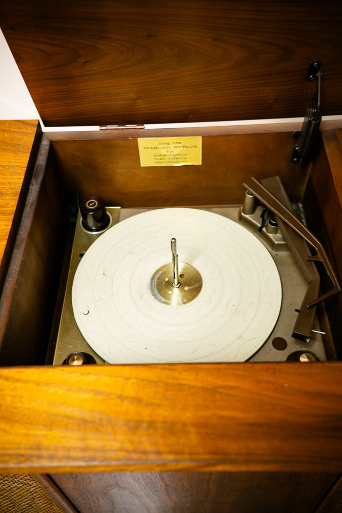 Mid Century Modern Credenza Stereo Console Voice of Music Walnut Record Player - Image 10