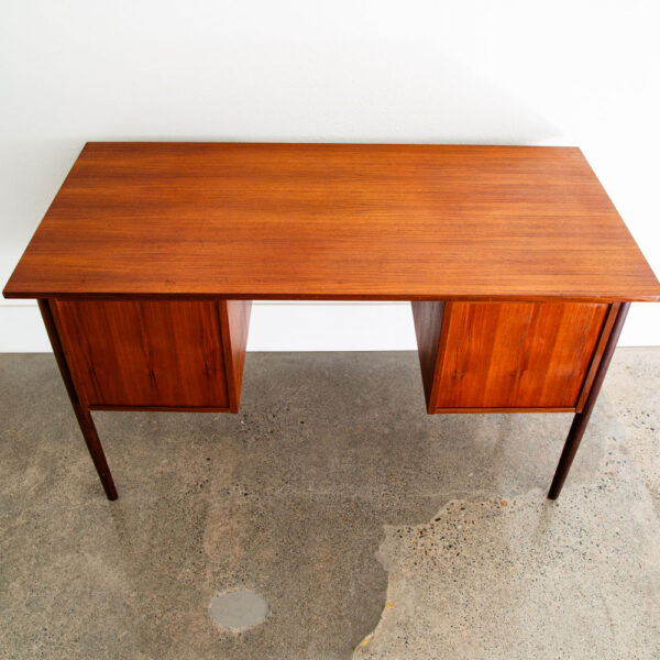 Mid Century Danish Modern Desk Executive Teak 3 Drawer Floating Lock Cabinet Mcm - Image 3