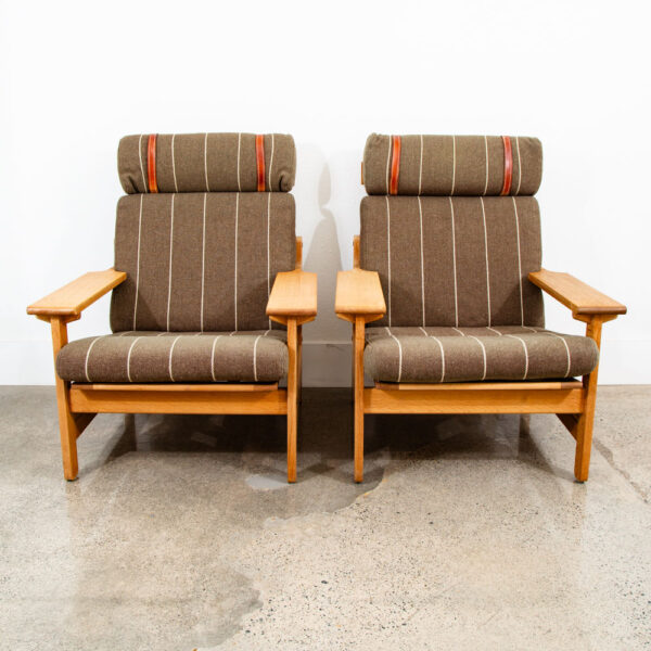 Mid Century Danish Modern Lounge Chairs Pair Oak White Aksel Dalh KP Mobler NM - Image 2