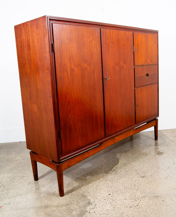 Mid Century Danish Modern Credenza Sideboard Teak Locking Cabinet Mobler Drawers