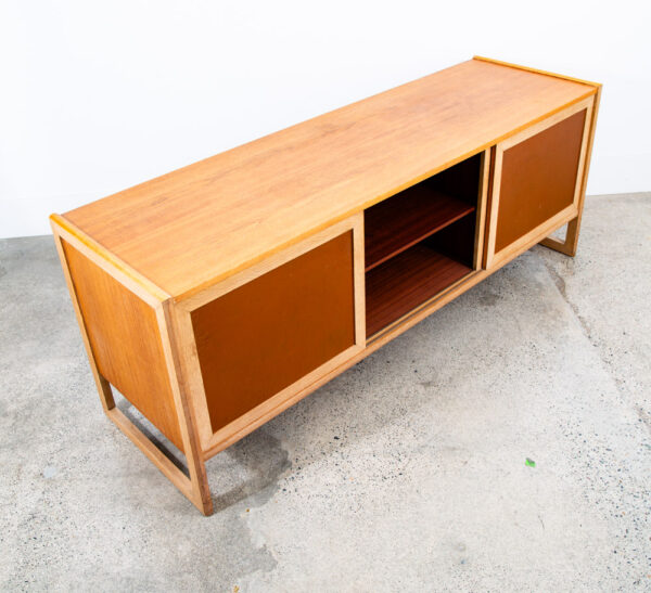 Mid Century Danish Modern Credenza Sideboard Solid Oak Leather Sliding Doors Mcm - Image 4
