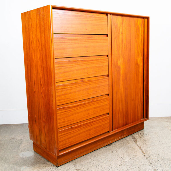 Mid Century Danish Modern Gentlemans Chest Dresser Art Furn 13 Drawer Teak Shelf