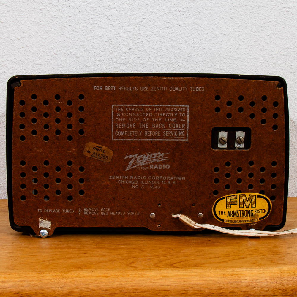 Mid Century Modern Radio Zenith Radio Tube Armstrong System AM-FM R721 Bakelite - Image 4