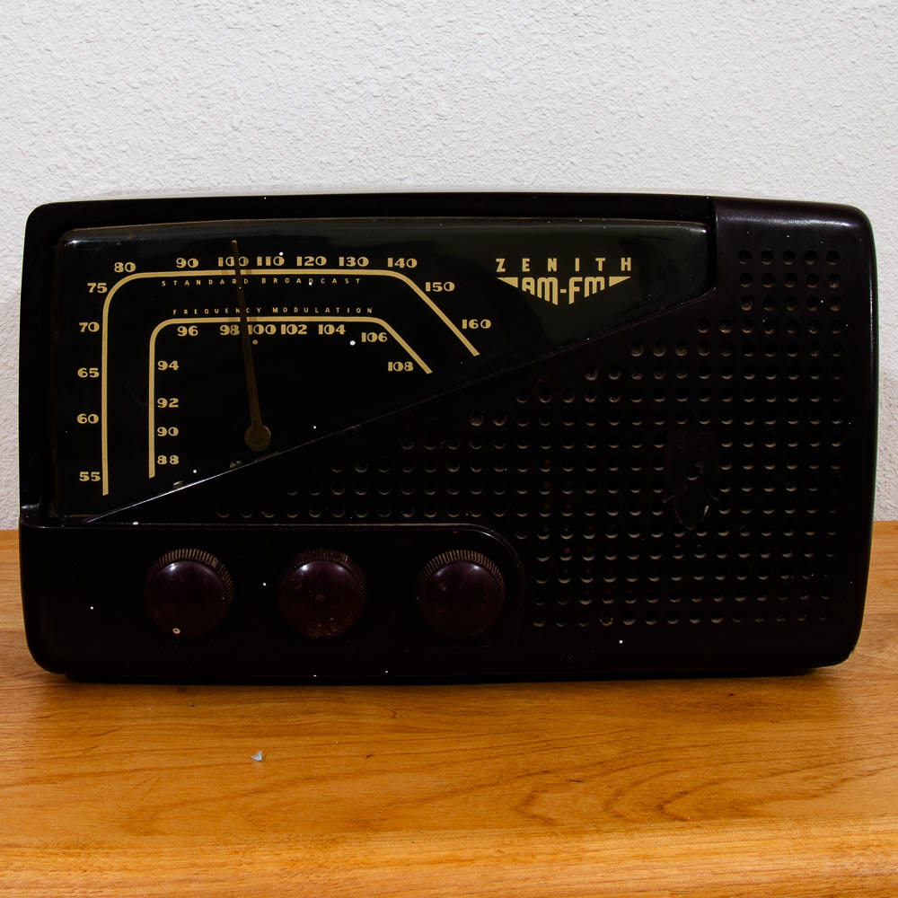 Mid Century Modern Radio Zenith Radio Tube Armstrong System AM-FM R721 Bakelite - Image 8