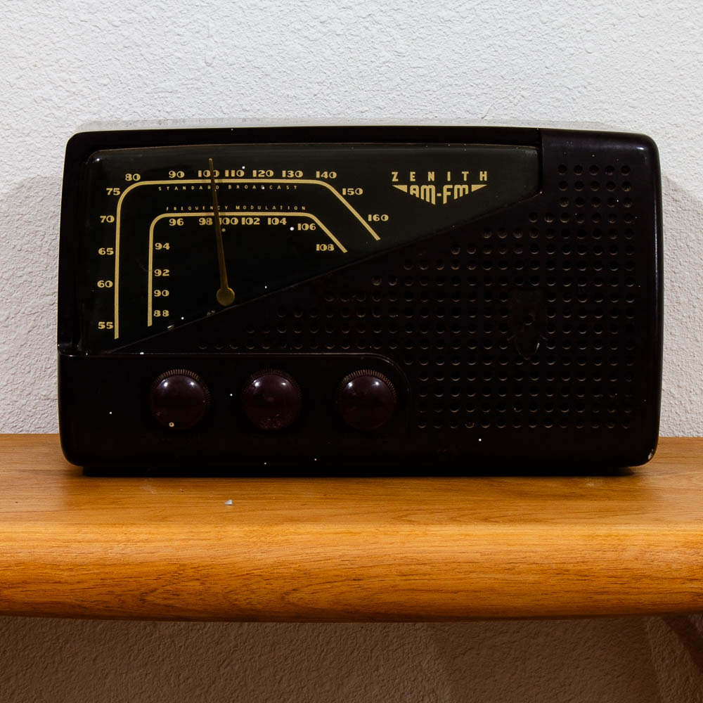 Mid Century Modern Radio Zenith Radio Tube Armstrong System AM-FM R721 Bakelite - Image 2