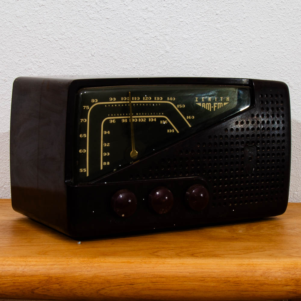 Mid Century Modern Radio Zenith Radio Tube Armstrong System AM-FM R721 Bakelite - Image 3