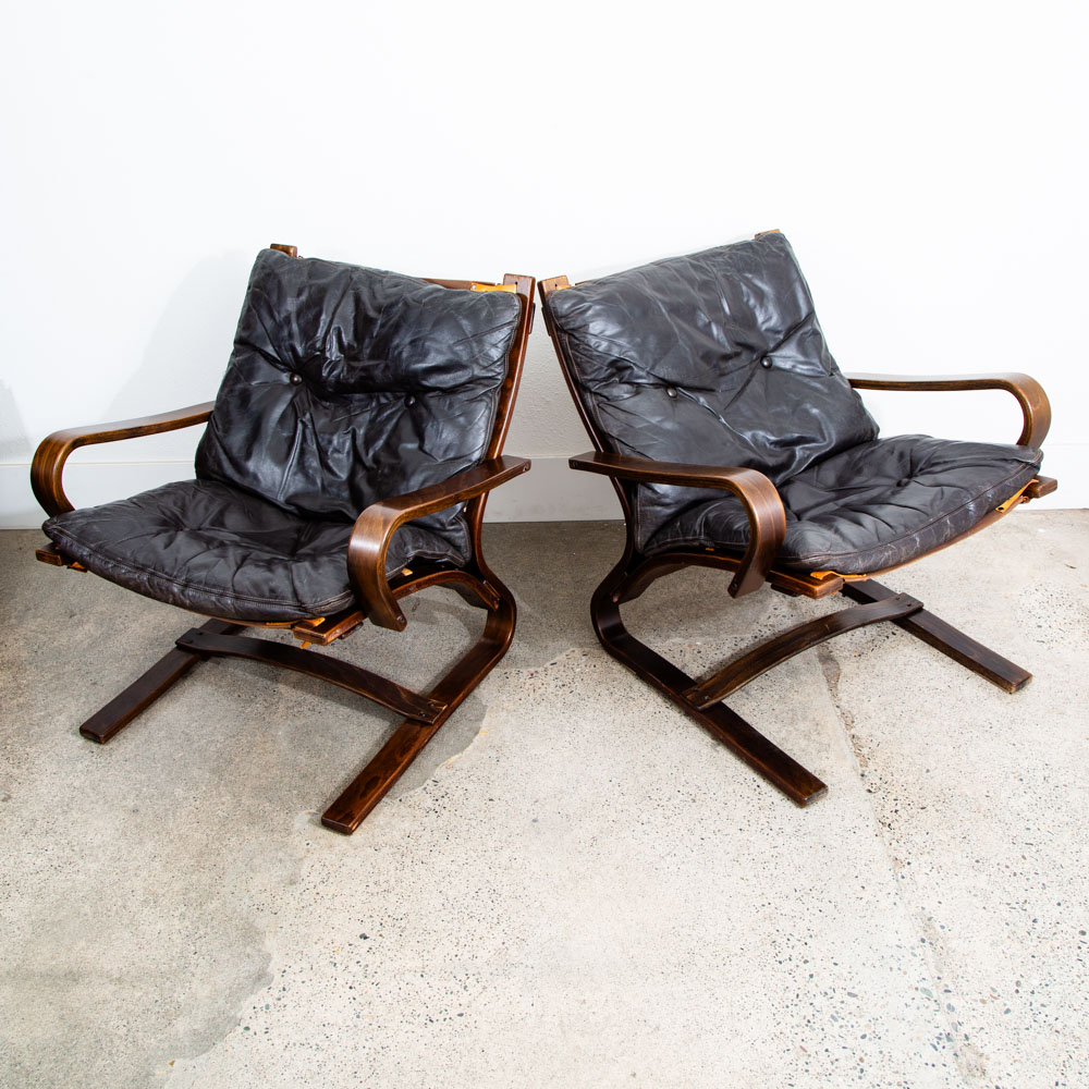 Mid Century Danish Modern Lounge Chairs Black Leather Bentwood Set Pair Komfort - Image 8
